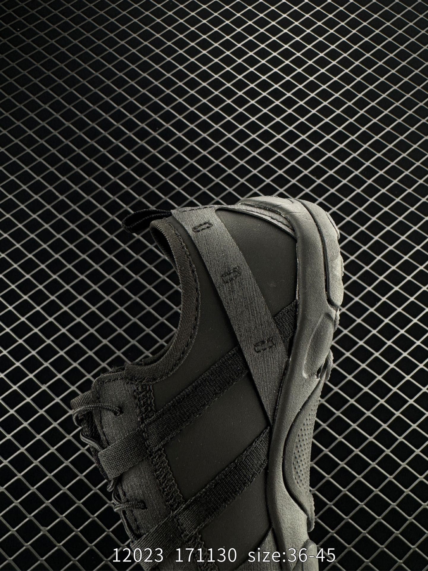 ISSEY MIYAKE/  x New Balance NB MT10O